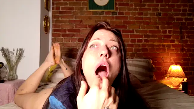 MaeDaybaby online show from 11.26.25