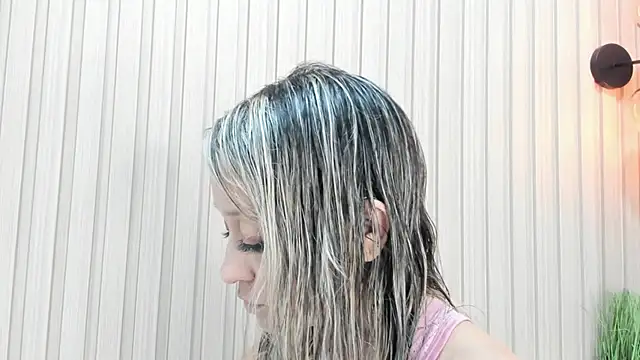 Snapshot of emma_collson chatting on 02.14.25 emma collson online show from 02.14.25