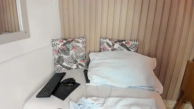 Snapshot of emma_collson chatting on 02.25.25 emma collson online show from 02.25.25