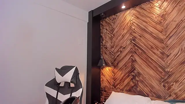 Snapshot of emma_collson chatting on 10.29.25 emma collson online show from 10.29.25