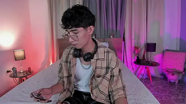 Snapshot of novaybrian chatting on 12.13.24 novaybrian online show from 12.13.24