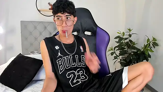 Snapshot of novaybrian chatting on 01.26.25 novaybrian online show from 01.26.25