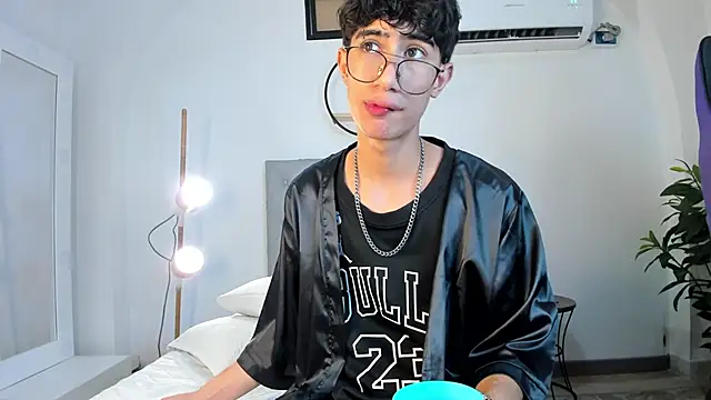 Snapshot of novaybrian chatting on 01.26.25 novaybrian online show from 01.26.25