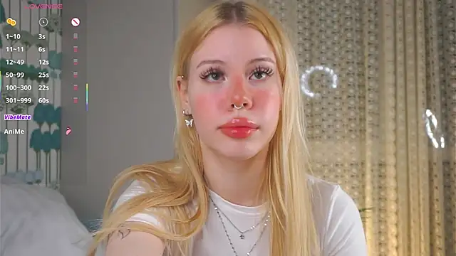 Snapshot of ZaraDudley chatting on 10.30.25 ZaraDudley online show from 10.30.25