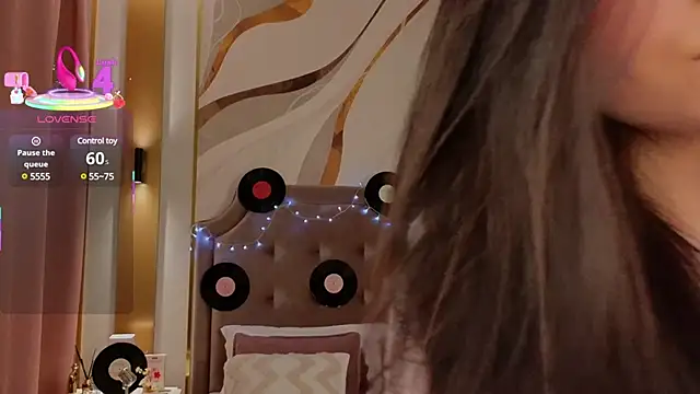 Jenna Adams  online show from 03.04.25