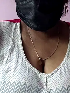 mallu-sumi online show from 04.17.26