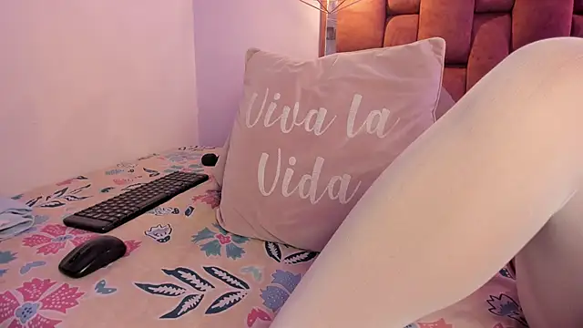 kristakinnky online show from 10.23.25