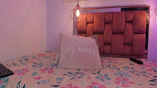 kristakinnky online show from 11.13.25