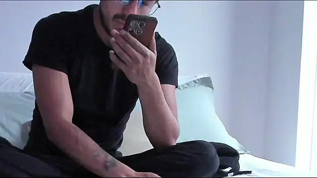 Snapshot of pablo-rincon95 chatting on 03.19.25 pablo-rincon95 online show from 03.19.25