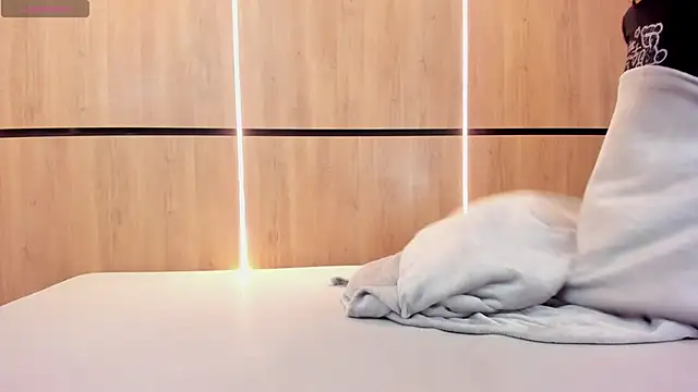 adela chase online show from 10.31.25