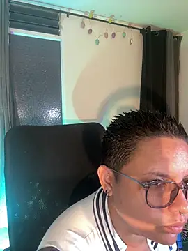Snapshot of Mabelydani chatting on 05.25.26 Mabelydani online show from 05.25.26