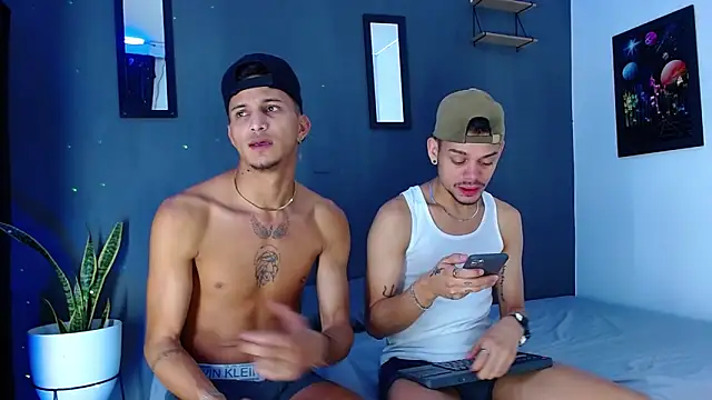 Snapshot of Friendsofeverything_ chatting on 12.07.24 Friendsofeverything online show from 12.07.24