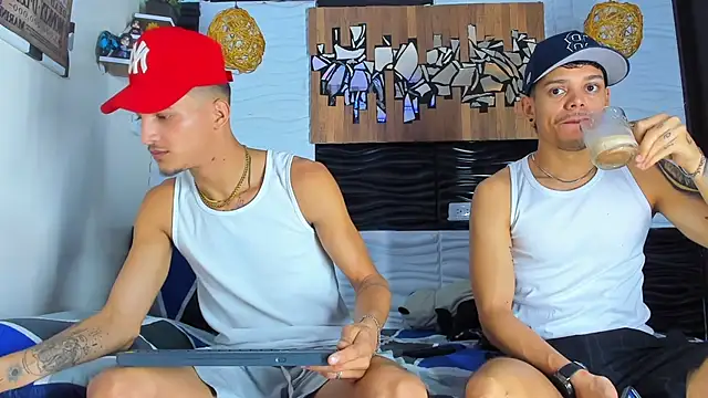 Snapshot of Friendsofeverything_ chatting on 11.27.25 Friendsofeverything online show from 11.27.25