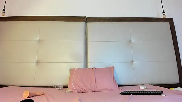 Snapshot of Alisson_Freckles chatting on 02.07.25 Alisson Freckles online show from 02.07.25