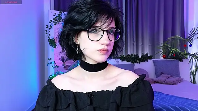 Snapshot of dark_vamp_ chatting on 12.21.24 dark vamp online show from 12.21.24