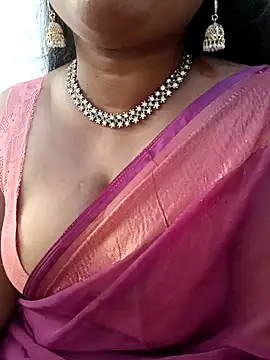 Snapshot of honey-sexy chatting on 01.20.25 honey-sexy online show from 01.20.25