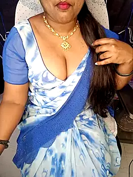 Snapshot of honey-sexy chatting on 02.08.25 honey-sexy online show from 02.08.25