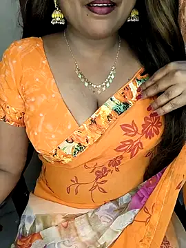 Snapshot of honey-sexy chatting on 10.13.25 honey-sexy online show from 10.13.25