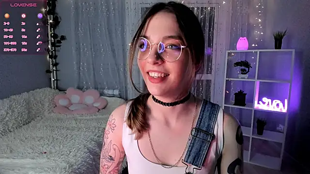 Snapshot of AraCopple chatting on 12.15.24 AraCopple online show from 12.15.24