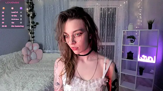 Snapshot of AraCopple chatting on 12.15.24 AraCopple online show from 12.15.24