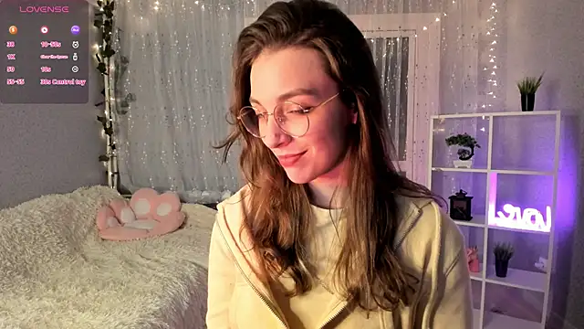 Snapshot of AraCopple chatting on 12.19.24 AraCopple online show from 12.19.24