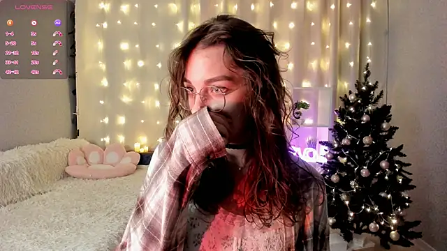 Snapshot of AraCopple chatting on 01.05.25 AraCopple online show from 01.05.25