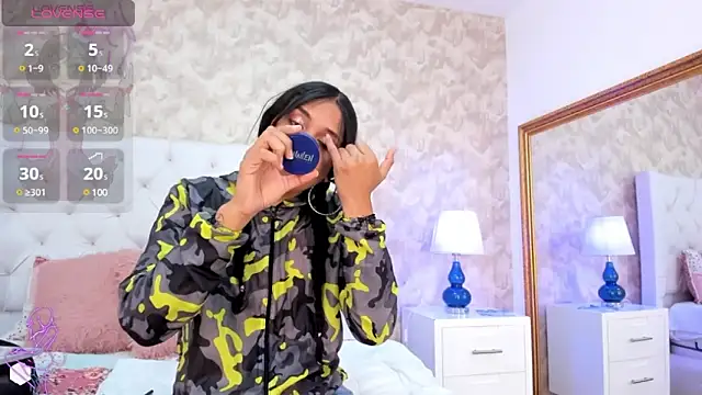 Eliza Thaylor   online show from 01.10.25