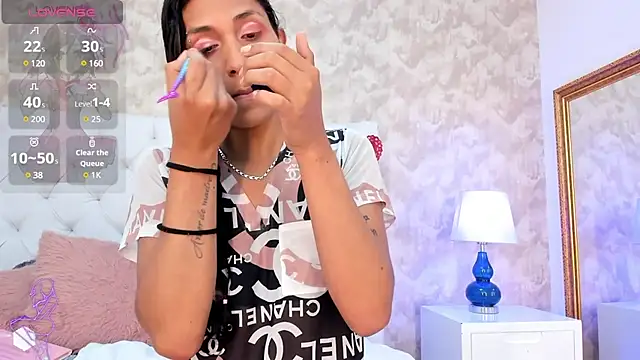 Eliza Thaylor   online show from 03.03.25