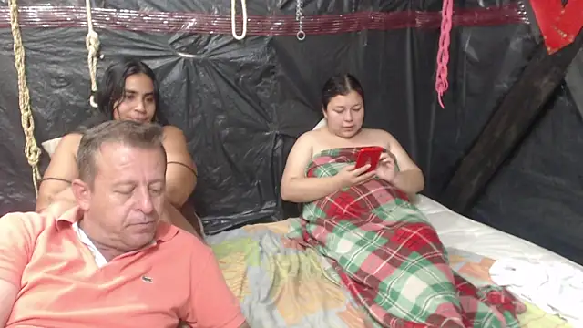 Snapshot of ZuriandAlex chatting on 12.30.24 ZuriandAlex online show from 12.30.24