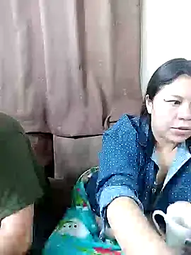 Snapshot of ZuriandAlex chatting on 01.25.25 ZuriandAlex online show from 01.25.25