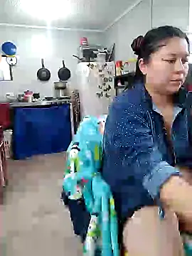 Snapshot of ZuriandAlex chatting on 01.25.25 ZuriandAlex online show from 01.25.25