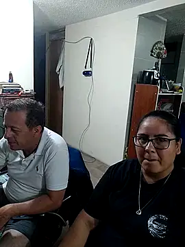 Snapshot of ZuriandAlex chatting on 03.06.25 ZuriandAlex online show from 03.06.25