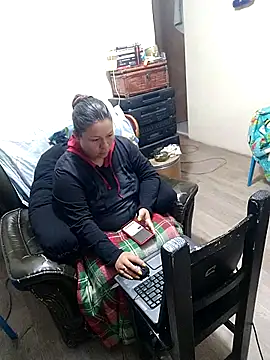 Snapshot of ZuriandAlex chatting on 03.08.25 ZuriandAlex online show from 03.08.25