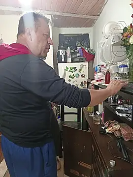 Snapshot of ZuriandAlex chatting on 11.14.25 ZuriandAlex online show from 11.14.25