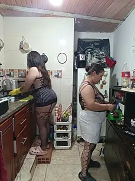 Snapshot of ZuriandAlex chatting on 11.27.25 ZuriandAlex online show from 11.27.25