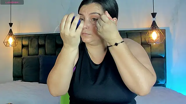 Snapshot of angelswets chatting on 10.18.25 angelswets online show from 10.18.25