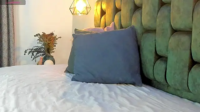 Snapshot of angelswets chatting on 10.25.25 angelswets online show from 10.25.25