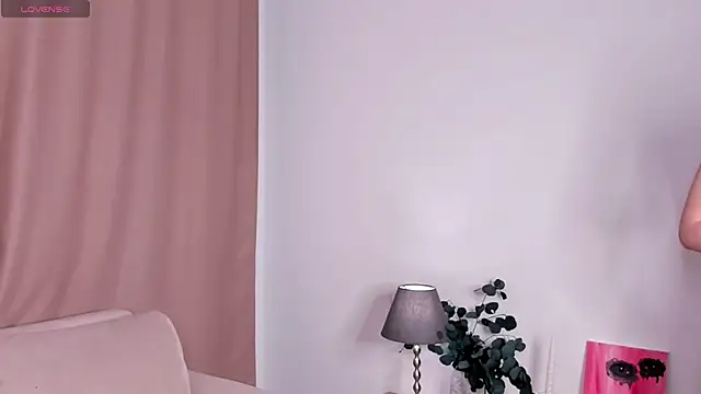 Snapshot of sincere_shyness chatting on 02.12.25 sincere shyness online show from 02.12.25