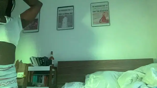 Snapshot of AveryJ99 chatting on 12.19.24 AveryJ99 online show from 12.19.24