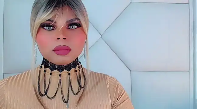 Snapshot of AdanKinng chatting on 12.20.24 AdanKinng online show from 12.20.24