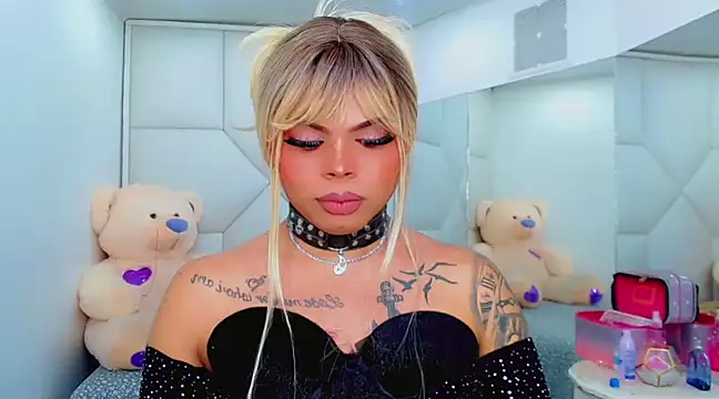 Snapshot of AdanKinng chatting on 03.15.25 AdanKinng online show from 03.15.25