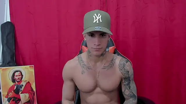 Snapshot of pettergrey1 chatting on 03.19.25 pettergrey1 online show from 03.19.25