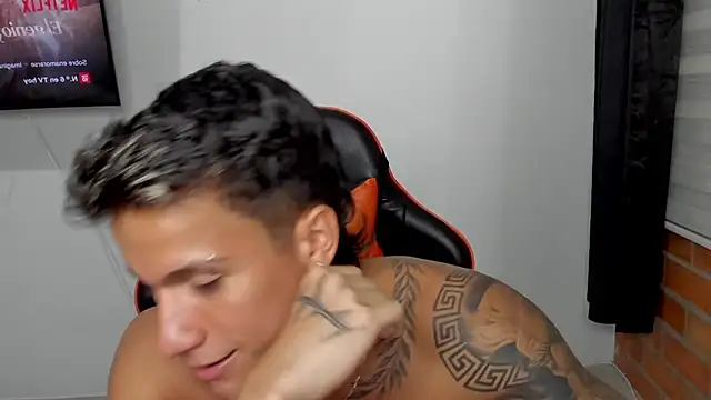 Snapshot of pettergrey1 chatting on 10.17.25 pettergrey1 online show from 10.17.25