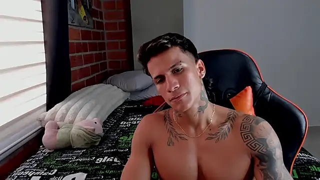 Snapshot of pettergrey1 chatting on 11.05.25 pettergrey1 online show from 11.05.25