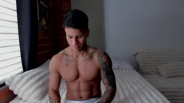 Snapshot of pettergrey1 chatting on 11.14.25 pettergrey1 online show from 11.14.25