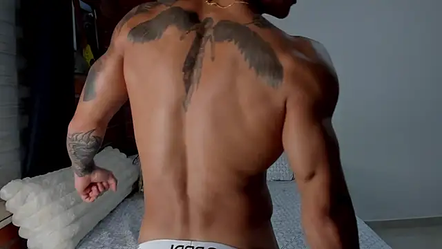 Snapshot of pettergrey1 chatting on 11.18.25 pettergrey1 online show from 11.18.25