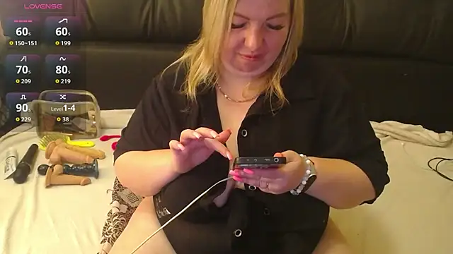 Snapshot of MARGARET_gem chatting on 05.14.26 MARGARET gem online show from 05.14.26