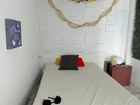 mila cinnamon online show from 12.24.24