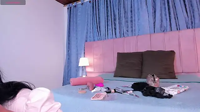 Snapshot of x_milu chatting on 02.02.25 x milu online show from 02.02.25