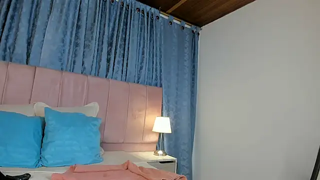 Snapshot of x_milu chatting on 03.06.25 x milu online show from 03.06.25